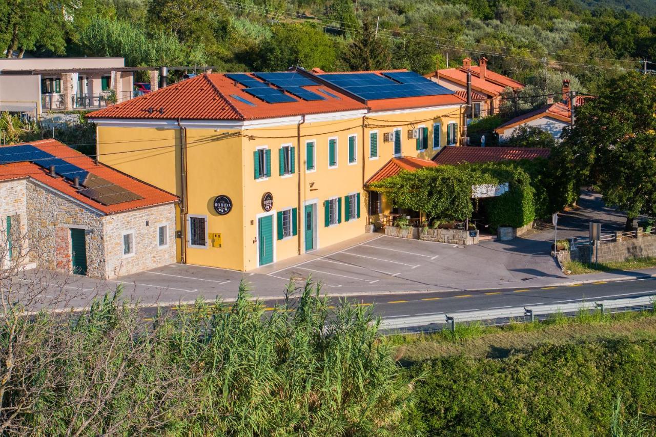 Vila Robida & Spa Črni Kal Esterno foto