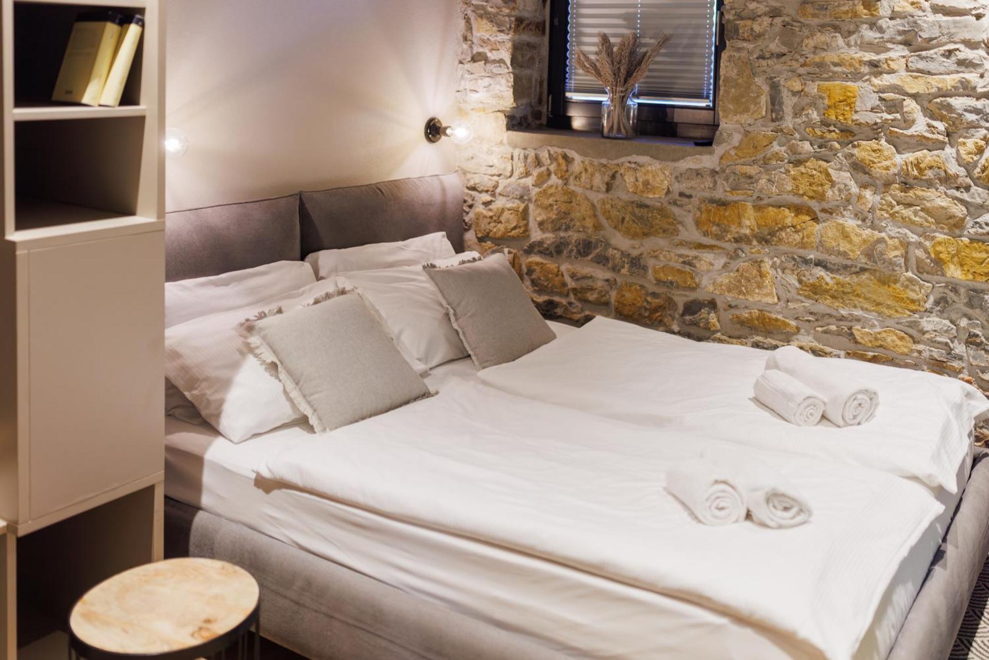 Vila Robida & Spa Črni Kal Esterno foto