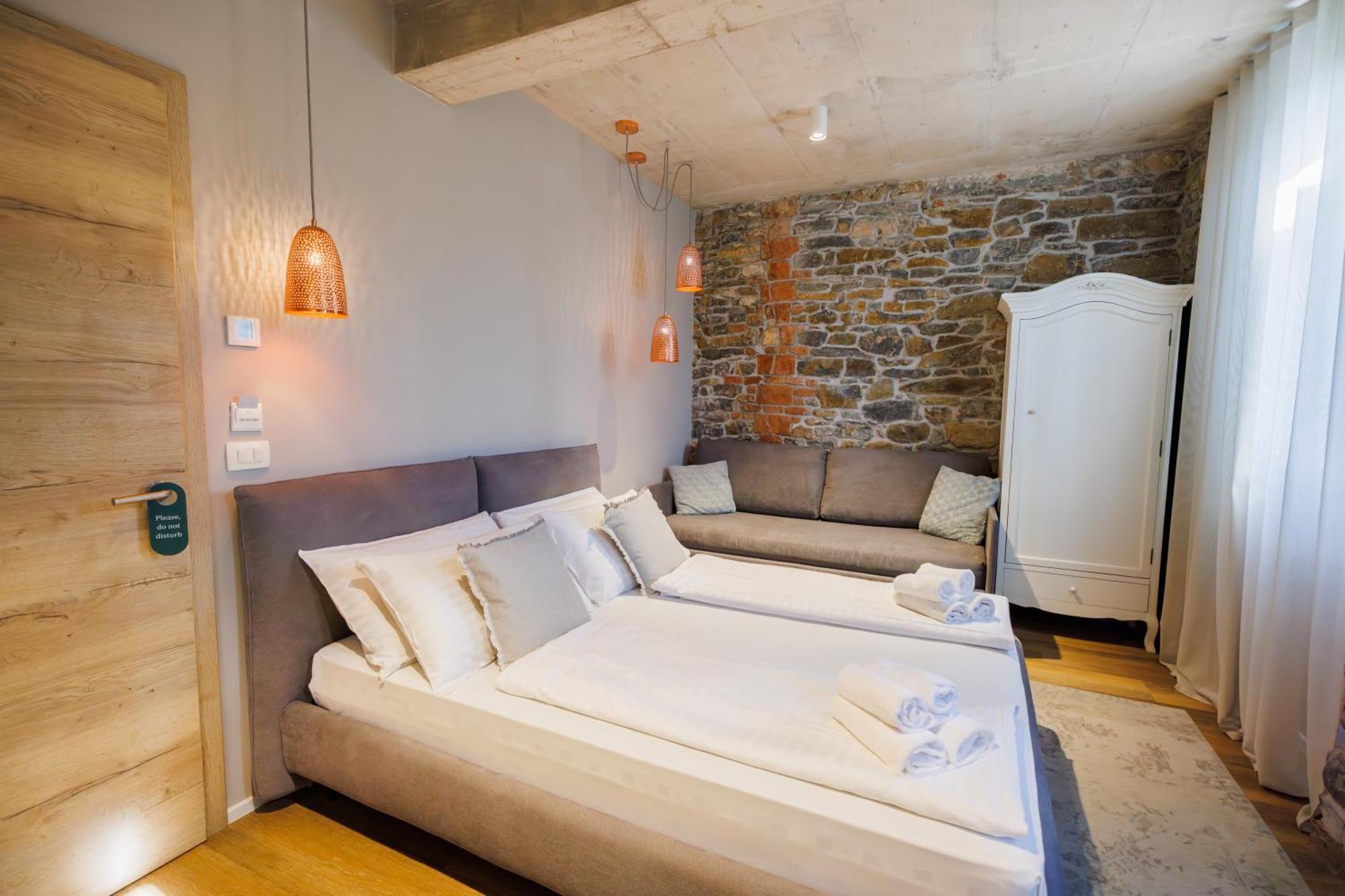Vila Robida & Spa Črni Kal Esterno foto